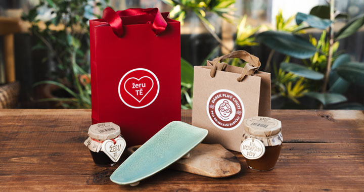 Dárkové tašky a doplňky