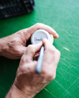 Škvarkoláda – díl druhý Vzorky naší novinky jsme poslali několika expertům na Slaninádu 🥓 – zákazníkům, kteří si na ní...