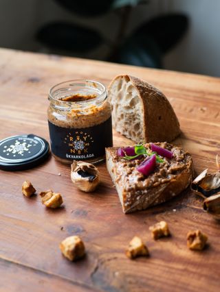 Slanináda se třese. 😱Přichází Škvarkoláda! Naše legendární Slanináda je už roky nejoblíbenější delikatesou 🔝 – ale teď jí...